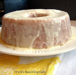 Fresh Lemon Pound Cake with Glaze Lemon Pound Cake With Glaze, Pound Cake With Glaze, Lemon Buttermilk Pound Cake, Homemade Pound Cake, Cake Bundt, Hamburger Recipe, Pound Cake Recipes Easy, Ranch Dress, Southern Recipe