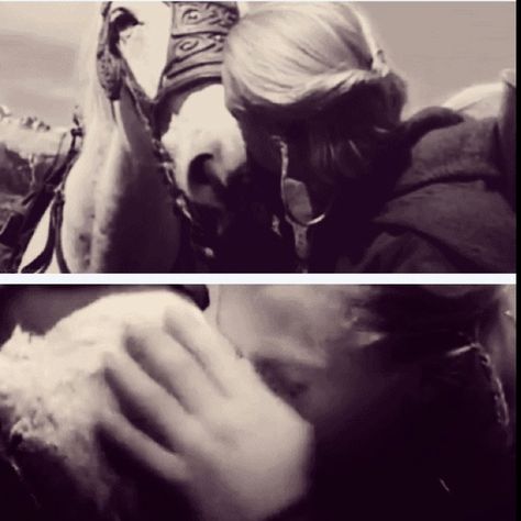 Legolas kisses his horse. So sweet! Just another reason to love Legolas! <3 He and I would make a very good pair... Legolas Gimli And Aragorn, Legolas X Aragorn, Legolas And Tauriel Kiss, Legolas Orlando Bloom, Martin Freeman Hobbit, Legolas Behind The Scenes, Legolas Bow And Arrow, Legolas Hot Smile, Lotr Legolas