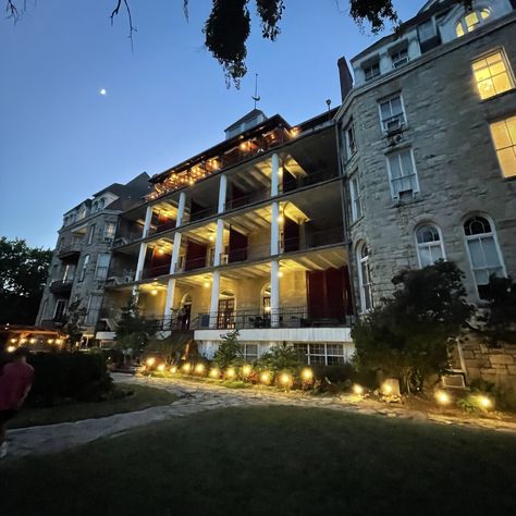 Cresent Hotel, Hotel Recipes, Thorncrown Chapel, Haunted Hotels, Crescent Hotel, Eureka Springs Arkansas, Hotel Inspiration, Sky Bar, Haunted Hotel