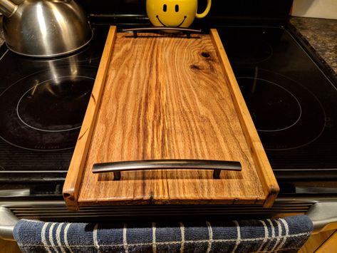 Noodle Board, Woodworking Projects Furniture, Tray Wood, Serving Tray Wood, Serving Trays, Pallet Furniture, Luxurious Bedrooms, Charcuterie Board, Daybed