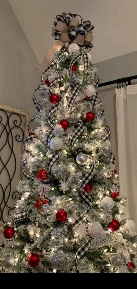 Christmas Tree Ideas Diy, Romantic Food, Slim Christmas Tree, Buffalo Plaid Christmas Tree, Plaid Christmas Decor, Christmas Tree Decorating Themes, Decor Christmas Tree, Christmas Tree Decorations Diy, Plaid Christmas Tree