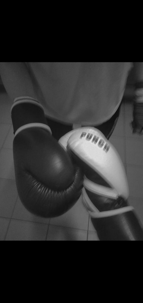 Boxer Aesthetic, Boxe Thai, Boxing Girl, Boxing Gym, Sports Aesthetic, Boxing Workout, Girly Pictures, Cute Selfie Ideas, Poses For Pictures