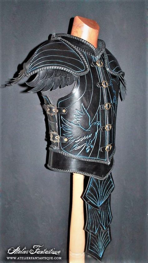 Leather feathers raven armor by Atelier Fantastique. Raven Armor, Bird Armor, Hip Armor, Leather Feathers, Steampunk Gadgets, Costume Armour, Armor Clothing, Larp Armor, Cosplay Armor