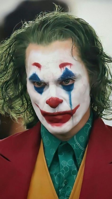 Joaquin Phoenix Joker Make Up, Halloween Makeup Movie Character, Minimalist Hairstyles, Joker Fancy Dress, Movie Character Makeup, Joker Face Paint, Joker Halloween Makeup, Joaquin Phoenix Joker, Joker Joaquin