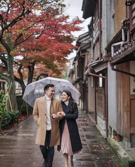 Engagement Photos Japan, Japan Couple Photoshoot, Kyoto Photoshoot, Photo Couple Ideas, Prenup Poses, Japan Prewedding, Prewedding Photoshoot Ideas, Japan Photo Ideas, Fall Couple Outfits