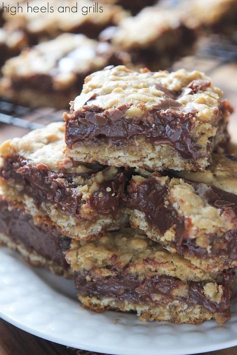 Oatmeal Fudge Bars, Deep Dish Cookie, Homemade Strawberry Sauce, Fudge Bars, Quick Easy Desserts, Oatmeal Bars, Cookie Bar Recipes, Candy Cookies, Chocolate Tart