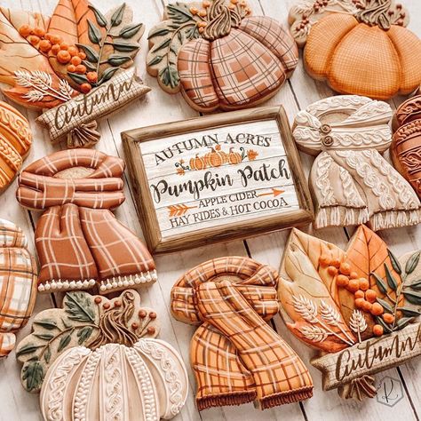 6,042 Likes, 284 Comments - Andi K. | Sugar Cookie Artist (@kirkiekookies) on Instagram: “96° here in LA but I’m closing my eyes, wearing my favorite Fall scarf and taking a stroll through…” Fall Acorn Cookies, Autumn Pottery, Candy Corn Turkey Cookies, Painted Fall Cookies, Fall Harvest Decorated Cookies, Fall Cookie Platter Decorated, Aesthetic Cookies, Cookies Fall, Fall Decorated Cookies