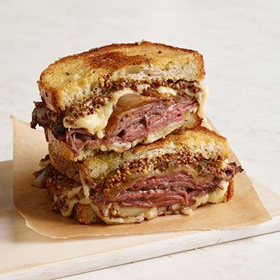 Roast Beef and French Onion Grilled Cheese - WomansDay.com Roast Beef Grilled Cheese, French Onion Grilled Cheese, Cheesy Toast, Onion Grilled Cheese, Club Sandwiches, Grilled Sandwiches, Grill Cheese Sandwich Recipes, Cheese Sandwich Recipes, Sandwich Bar