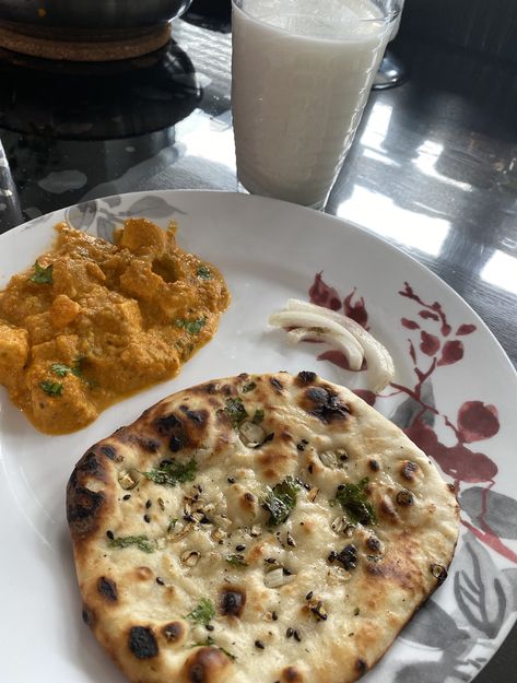 Paneer tikka masala n butter garlic naan Naan And Chicken, Paneer Tikka Masala, Foodie Pics, Garlic Naan, Bengali Food, Paneer Tikka, Recipes Snacks, Money Images, Quick Recipes Snacks