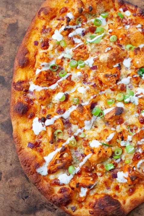 Buffalo Cauliflower Pizza, Vegetarian Buffalo, Buffalo Cauliflower Recipes, Vegetarian Pizza Recipe, Spicy Cauliflower, Buffalo Cauliflower Bites, Buffalo Cauliflower, Veggie Pizza, Vegetarian Pizza