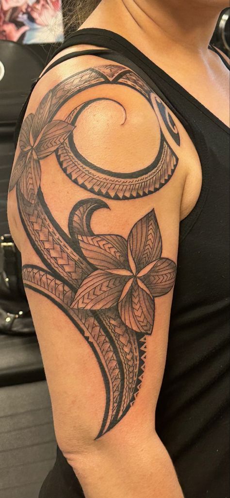 Tuufuli Art Women Samoan Tattoo, Samoan Shoulder Tattoo For Women, Trible Tattoo Women Arm, Polynesian Tattoos Women Back, Samoan Tattoo Women, Aloha Tattoo, Tahitian Tattoo, Moms Tattoo, Trible Tattoos