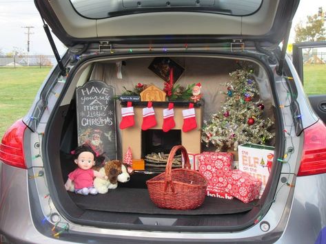 Christmas Car Trunk Decorations, Christmas Themed Trunk Or Treat, Christmas Theme Trunk Or Treat, Trunk Or Treat Christmas Theme, Christmas Trunk Or Treat Theme, Grinch Trunk Or Treat Ideas, Christmas Trunk Or Treat Ideas, Christmas Trunk Or Treat, Christmas Car Decorations