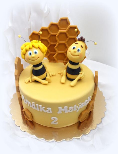 Maya The Bee Birthday Party, Blackberry Cake Recipe, Cake Decorating For Kids, Bee Birthday Cake, Maya The Bee, Bee Cake, Blackberry Cake, Easy Cupcake Recipes, Unique Birthday Cakes