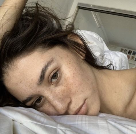 Skin Aesthetic, Beauty Marks, Between The Sheets, Freckles Girl, Beauty Mark, Bare Skin, Aesthetic Hair, Trending Memes, Instagram Feed