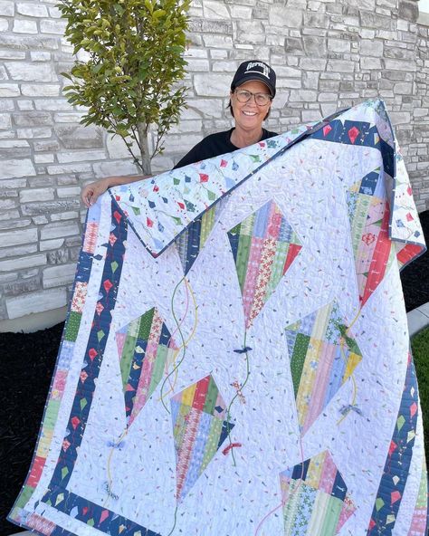 Kite Quilt Pattern, Kite Quilt, Kite Pattern, Fly A Kite, Go Fly A Kite, Childrens Quilts, Baby Quilt Patterns, Summer Quilts