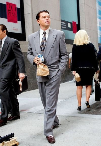 Leonardo Dicaprio The Wolf Of Wallstreet, Yuppie Fashion, 90s Men Fashion, 80s Suit, Leonardo Dicaprio Movies, The Wolf Of Wall Street, Wolf Of Wall Street, Leo Dicaprio, Men Stylish Dress