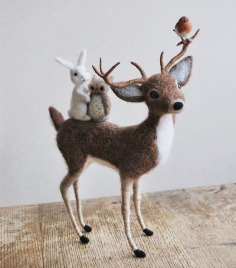 Felted Deer, Felted Crochet, Needle Felting Diy, Wool Felt Projects, Needle Felted Christmas, Wool Needle Felting, Needle Felting Tutorials, Felt Halloween, Needle Felting Projects