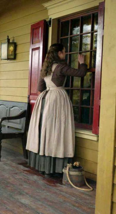 Pioneer Woman Outfit, 1800s Clothes, Colonial Clothing Women, Pioneer Outfits For Women, Historical Costuming, 1800s Working Class Clothes, Pioneer Aesthetic, Early 1900s Fashion Poor, 1900s Working Class Fashion