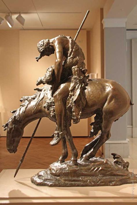 Historical Sculptures, End Of The Trail, Places In Chicago, Indian Arts And Crafts, Native American Images, Native American Artwork, West Art, Cowboy Art, American Indian Art