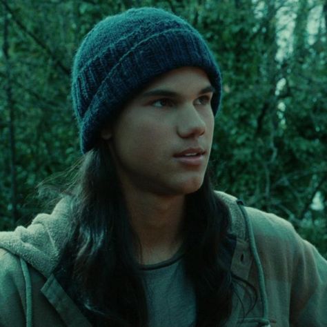 Jacob Black Twilight, Jacob And Bella, Twilight Jacob, Twilight Outfits, Twilight 2008, Team Jacob, Twilight Pictures, Black Icon, Taylor Lautner