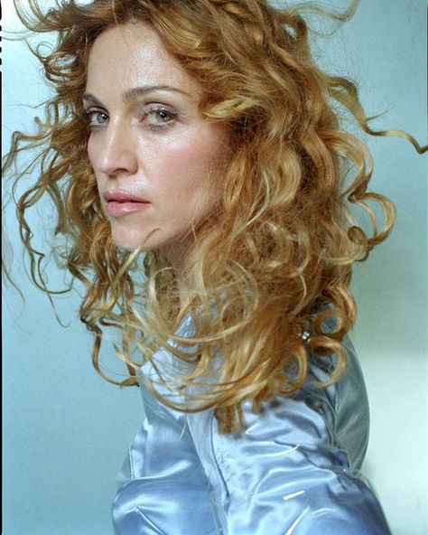 1998 - Madonna by Mario Testino for 'Ray of Light' - outtake Madonna Ray Of Light, Madonna 90s, Madonna Albums, Divas Pop, Madonna Music, Madonna 80s, Madonna Photos, Madonna Art, Lady Madonna