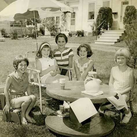 What Summer Looked Like the Year You Were Born Family Picnic Foods, Roger Wilkerson, Popcorn Bar, Perfect Picnic, Family Picnic, Picnic Time, Bbq Party, Photo Vintage, Vintage Life