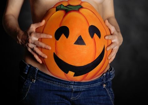 Pumpkin Bump Painting, Diy Pregnancy Photos, Pregnant Belly Cast, Diy Maternity Photos, Pregnant Bellies, Bump Painting, Pregnant Belly Painting, Pregnant Halloween Costumes, Belly Art