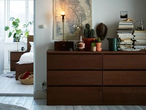 A medium brown MALM 6-drawer dresser Brown Chest Of Drawers, Malm Dresser, Wide Chest Of Drawers, Ikea Malm, Design Line, Drawer Unit, 6 Drawer Dresser, Bedroom Dressers, Storage Hacks