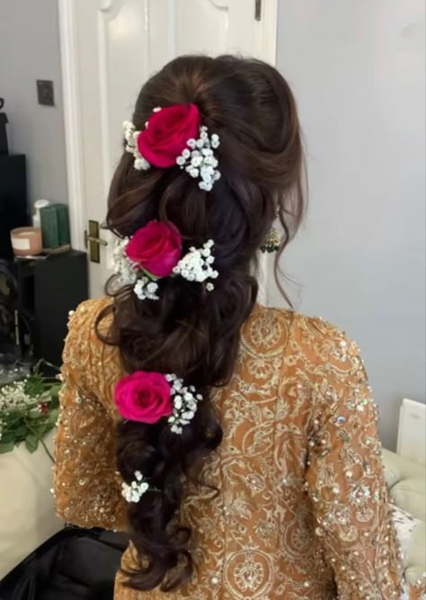 Mehndi Hairstyles, Jasmine Hair, Hair Garland, Dip Dye Hair, Bridal Hairdo, Bridal Braids, Easy Hairstyles For Thick Hair, Bridal Hair Buns, Long Hair Wedding Styles