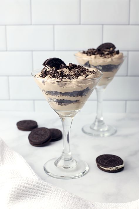 Baileys Dessert, Chocolate Parfait, Baileys Recipes, Desserts In A Glass, Alcoholic Desserts, Parfait Desserts, Making Whipped Cream, Chocolate Whipped Cream, Parfait Recipes