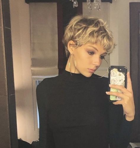 Short Edgy Blonde Hair, Short Hairstyle Women Platinum Blonde, Pixie Bleached Hair, Blonde Balayage Pixie Hair, Short Blonde Haircuts Pixie, Pixie With Heavy Bangs, Natural Blonde Pixie, Dirty Blonde Pixie Cut, Short Blonde Pixie Haircuts