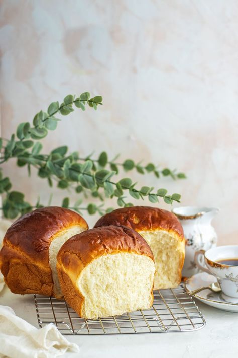 Easiest Fluffy Japanese Milk Bread Recipe (Step By Step) Japanese Milk Bread Recipe, Hokkaido Milk Bread, Japanese Milk Bread, Milk Bread Recipe, Recipe Step By Step, Milk Bread, Loaf Of Bread, Recipe Steps, Egg Wash