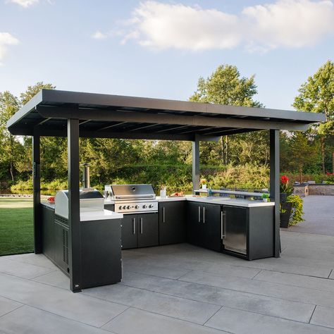 As the crisp autumn air begins to settle in, there’s no better time to upgrade your outdoor living space. Backyard Discovery, a leader in high-quality outdoor products, has just unveiled the latest addition to their acclaimed collection: the Fusion Fire Outdoor Kitchen. This all-in-one outdoor kitchen is packed with premium features, designed to transform your backyard into a chef’s paradise, perfect for hosting game-day gatherings and family cookouts. Outdoor Grills Ideas, Outdoor Kitchen Under Lanai, Outdoor Kitchen With Cover, Outdoor Patio Bar Ideas Backyards, Bbq Islands Backyard, Outdoor Kitchen Enclosed, Outdoor Kitchen Covered Patio, Outdore Kitchen, Outside Kitchen Ideas Covered Patios