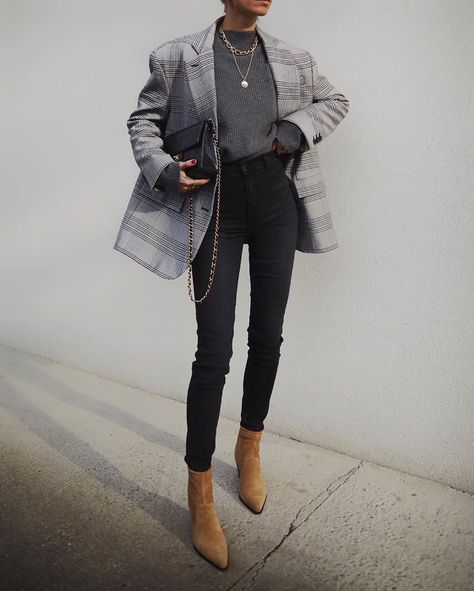 Camel Booties Outfit, Pijamas Women, Booties Outfit, Black Jeans Outfit, Boho Chic Outfits, Grey Outfit, Women's Casual Style, Winter Outfits For Work, Blazer Outfits