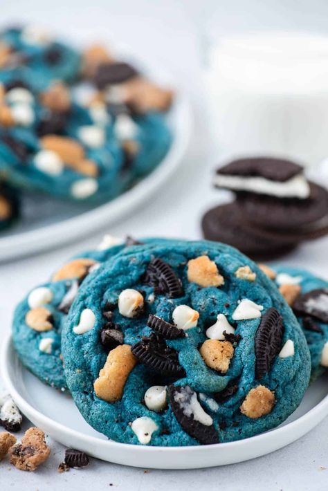 These Cookie Monster Cookies are perfectly blue cookies packed with white chocolate chips, chopped chips ahoy cookies, and chopped Oreos. These soft and chewy monster cookies have just the right amount of crunchy bits. Gourmet Monster Cookies, Oreo Cookie Monster Cookies, Cookie Monster Cake Mix Cookies, Cookie Monster Cookies Recipe, Blue Velvet Cookies, Blue Chocolate Chip Cookies, Chewy Monster Cookies, Fluffy Cookies, Cookie Monster Cookies