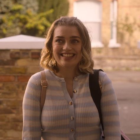 Heartstopper icons | Imogen icons | Heartstopper Imogen Heaney, season 2. Heartstopper Imogen, Heartstopper Season 2, Perks Of Being A Wallflower, The Best Series Ever, Boy Meets, Best Series, Iconic Characters, Look Alike, If You Love