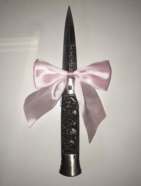 Knife Aesthetic, Creepy Cute Aesthetic, Arte Peculiar, Pretty Knives, Yami Kawaii, Croquettes, Doll Parts, Creepy Cute, Just Girly Things