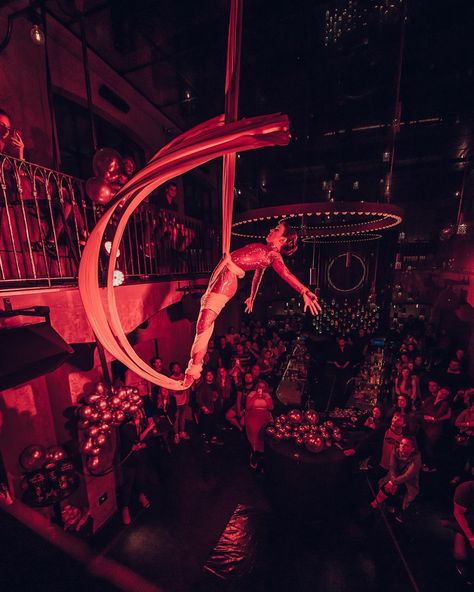 Silk&steel on Instagram: “Some snaps from Aerial acrobatics night last Thursday ✨ #aerialsilks #aerialist #flying #acrobat #performance #showtime” Aerial Silks Performance, Aerial Silks Circus, Circus Performer Aesthetic, Aerial Arts Photography, Silk Dancing Aerial, Aerialist Aesthetic, Acrobatics Poses, Acrobat Aesthetic, Aerial Hoop Aesthetic