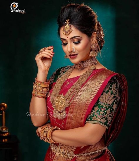 Temple Jewellery Rani Haars That Are Trending! Indian Bride Poses, Cutest Kittens, Indian Bride Photography Poses, Indian Bride Makeup, Indian Wedding Poses, Bride Photos Poses, Indian Wedding Bride, Stylish Bride, Bridal Makeup Images