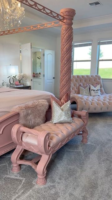 Pink Room Luxury, Seating Area In Bedroom, Big Bedroom, Blush Pink Bedroom, Luxury Bedroom Sets, Bedroom Seating Area, Epoxy Projects, Luxury Room, Luxury Room Bedroom