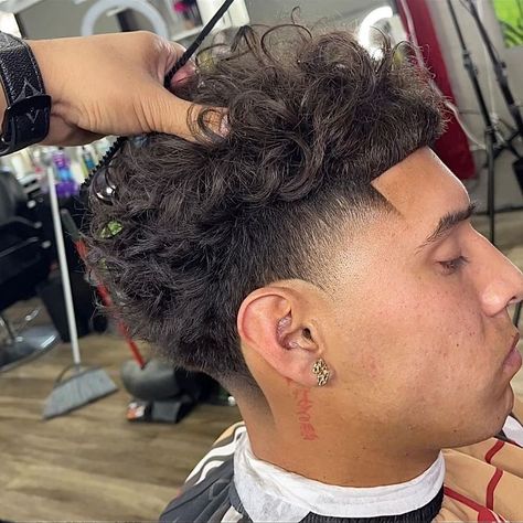 Crispy Hairstyles, Ice Pick Taper Fade, High Taper Curly Hair, Curls Hairstyles Men, Mid Blowout Taper, Mid Taper Blowout, High Taper Fade Curly Hair, Mid Taper Curly Hair, Mid Fade Curly Hair