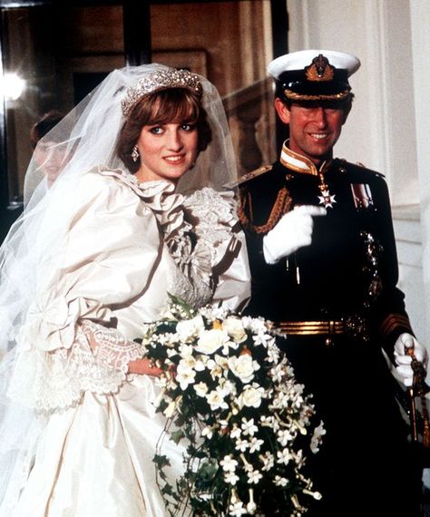 Charles And Diana Wedding, Diana Wedding Dress, Princess Diana Wedding, Prinz Charles, Diana Wedding, Princess Diana Fashion, Princess Diana Photos, Princess Diana Family, Reine Elizabeth Ii