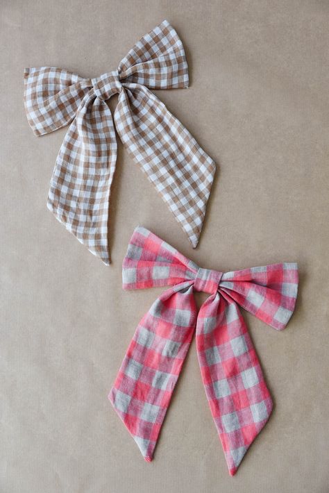 Fabric Bow Tutorial, Christmas Fabric Crafts, Hair Bow Tutorial, Fabric Hair Bows, Christmas Tree Bows, Diy Bows, Bow Tutorial, Bow Pattern, Mini Bows