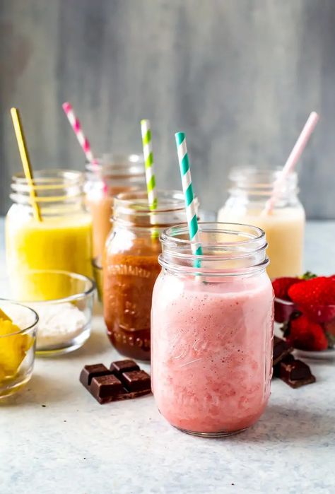 The BEST Protein Shakes 5 Ways - The Girl on Bloor Low Calorie Protein Shake, Best Protein Shake, Joe The Juice, Banana Protein Shake, Yummy Protein Shakes, Easy Juice Recipes, Low Calorie Protein, Best Protein Shakes, Vanilla Protein Shakes