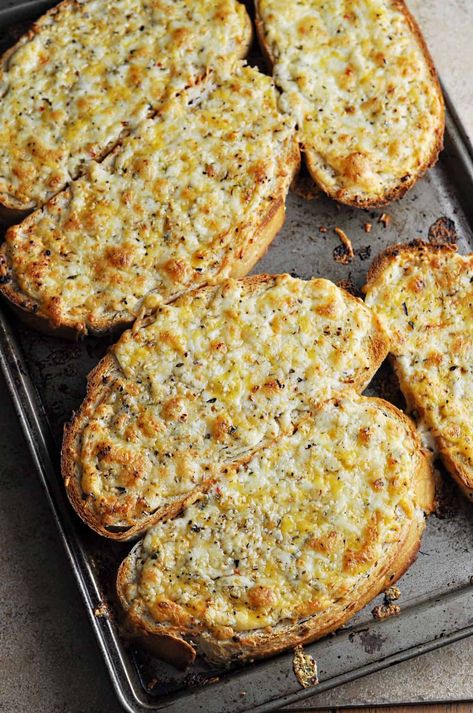 Cheese Toast fresh from the oven Oven Sandwiches Easy, Garlic Cheese Toast In Oven, Cheesy Toast Bread, Toasted Bread In Oven, Toast Bread Recipes, Toast Recipes Dinner, Toasting Bread In Oven, Toast Ideas Dinner, Cheese Toast In Oven