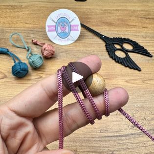 Monkey Fist Knot Tutorial, Monkey Fist Keychain, Monkey Fist Knot, Knots Tutorial, Keychain Handmade, A Monkey, Crochet Keychain, Macrame, Knot