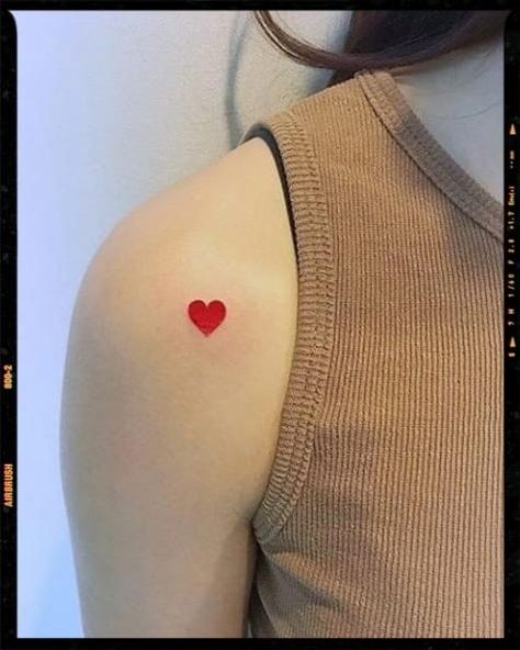 Red Heart tattoo Inspiration Red Heart Tattoo, 40 Tattoo, Heart Tat, Red Heart Tattoos, Small Heart Tattoos, Butterfly Photo, Bouquet Photo, Bff Tattoos, Small Hand Tattoos