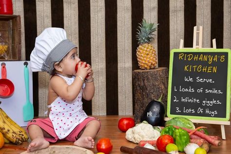 Baby Kitchen Photoshoot, Baby Cooking Photoshoot, Cooking Photoshoot Ideas, Chef Theme Baby Photoshoot, Kitchen Theme Baby Photoshoot, Chef Baby Photoshoot, Baby Chef Photoshoot, Baby Chef Photo, Kitchen Shoot