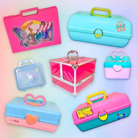 Vintage Caboodles, 90s Jewelry, Fantasy Bedroom, 90s Makeup, Vintage Instagram, 90s Trends, Make Up Organiser, Beauty Case, Barbie Collector