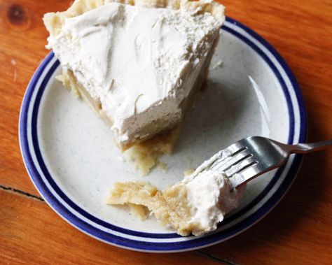 Maple Cream Pie - Polly's Pancake Parlor Maple Cream Pie, Kids Baking Ideas, Fall Desserts Pumpkin, Maple Whipped Cream, Desserts Pumpkin, Kids Baking, Maple Cream, Chocolate Cream Pie, Favorite Pie